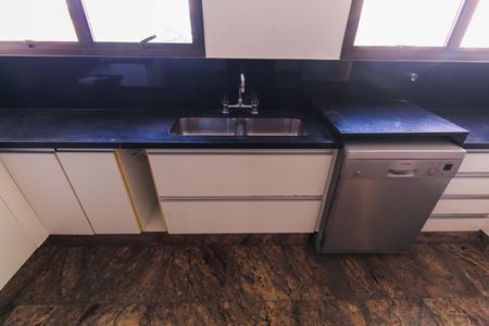 Apartamento para alugar com 298m², 4 quartos e 5 vagas Apartamento para alugar com 298m², 4 quartos e 5 vagasCozinha