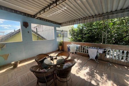 Casa à venda com 60m², 3 quartos e sem vaga Casa à venda com 60m², 3 quartos e sem vagaTerraço