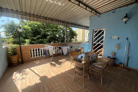 Casa à venda com 60m², 3 quartos e sem vaga Casa à venda com 60m², 3 quartos e sem vagaTerraço