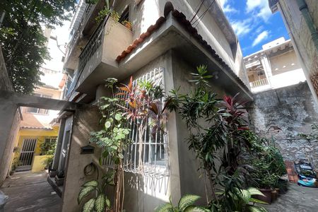 Casa à venda com 60m², 3 quartos e sem vaga Casa à venda com 60m², 3 quartos e sem vagaFachada