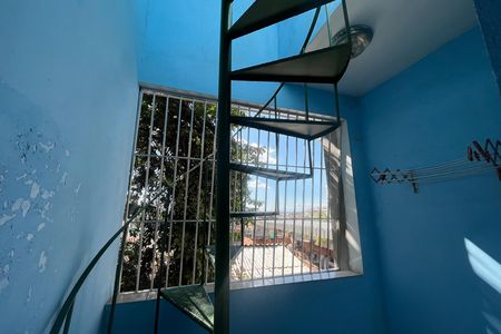 Casa à venda com 60m², 3 quartos e sem vaga Casa à venda com 60m², 3 quartos e sem vagaEscada - Terraço