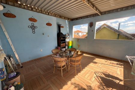 Casa à venda com 60m², 3 quartos e sem vaga Casa à venda com 60m², 3 quartos e sem vagaTerraço