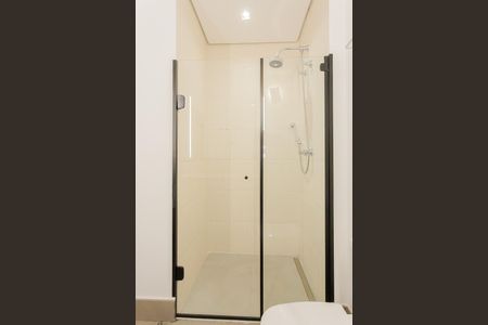 Banheiro de kitnet/studio para alugar com 1 quarto, 44m² em Pinheiros, São Paulo