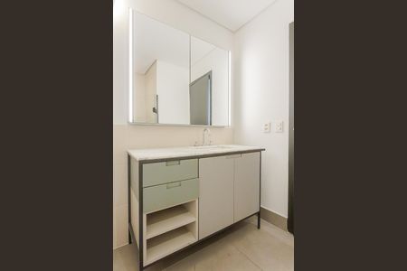 Banheiro de kitnet/studio para alugar com 1 quarto, 44m² em Pinheiros, São Paulo