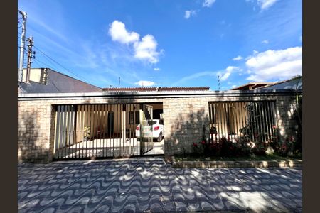 Casa à venda com 194m², 4 quartos e 3 vagas Casa à venda com 194m², 4 quartos e 3 vagasFachada