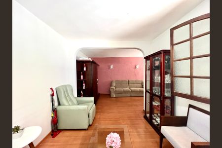 Sala de casa à venda com 4 quartos, 194m² em Alípio de Melo, Belo Horizonte