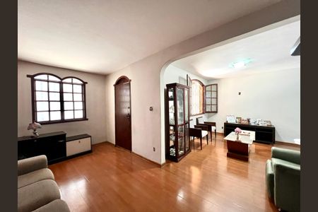 Sala de casa à venda com 4 quartos, 194m² em Alípio de Melo, Belo Horizonte