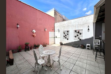 Casa à venda com 194m², 4 quartos e 3 vagas Casa à venda com 194m², 4 quartos e 3 vagasÁrea comum