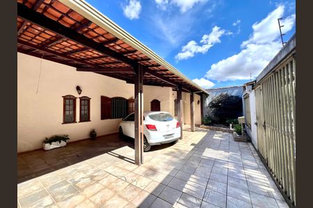 Casa à venda com 194m², 4 quartos e 3 vagas Casa à venda com 194m², 4 quartos e 3 vagasGaragem