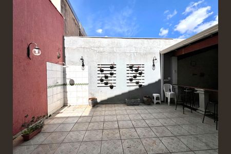 Casa à venda com 194m², 4 quartos e 3 vagas Casa à venda com 194m², 4 quartos e 3 vagasQuintal
