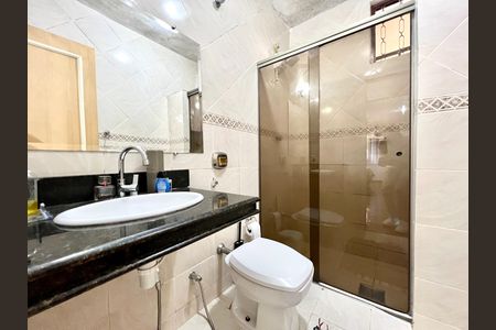 Casa à venda com 194m², 4 quartos e 3 vagas Casa à venda com 194m², 4 quartos e 3 vagasBanheiro Social