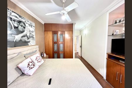 Casa à venda com 194m², 4 quartos e 3 vagas Casa à venda com 194m², 4 quartos e 3 vagasQuarto Suíte