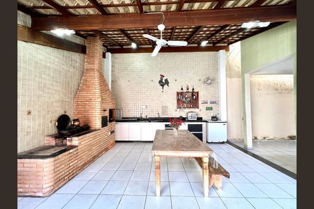 Casa à venda com 194m², 4 quartos e 3 vagas Casa à venda com 194m², 4 quartos e 3 vagasChurrasqueira