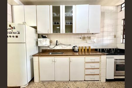 Casa à venda com 194m², 4 quartos e 3 vagas Casa à venda com 194m², 4 quartos e 3 vagasCozinha