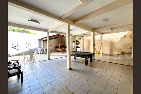 Casa à venda com 194m², 4 quartos e 3 vagas Casa à venda com 194m², 4 quartos e 3 vagasÁrea comum