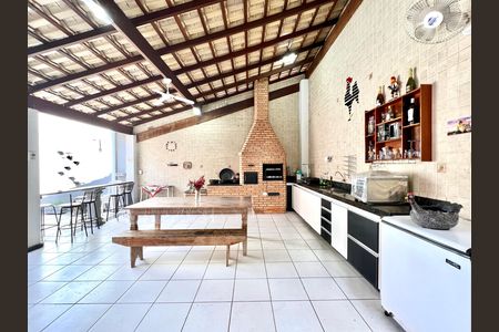 Casa à venda com 194m², 4 quartos e 3 vagas Casa à venda com 194m², 4 quartos e 3 vagasChurrasqueira