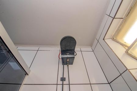 Banheiro de apartamento à venda com 1 quarto, 45m² em Vila Ipiranga, Porto Alegre