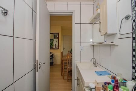 Banheiro de apartamento à venda com 1 quarto, 45m² em Vila Ipiranga, Porto Alegre