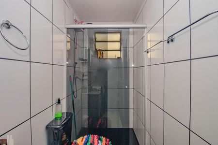 Banheiro de apartamento à venda com 1 quarto, 45m² em Vila Ipiranga, Porto Alegre