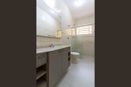 Casa para alugar com 180m², 3 quartos e 4 vagasBanheiro Social
