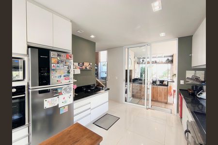 Casa de condomínio para alugar com 270m², 3 quartos e 3 vagasCozinha