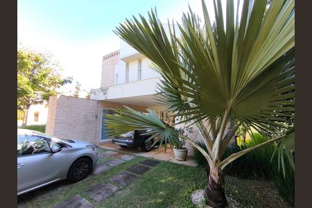 Casa de condomínio para alugar com 270m², 3 quartos e 3 vagasFachada