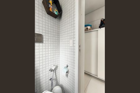 Casa de condomínio para alugar com 270m², 3 quartos e 3 vagasBanheiro de serviço