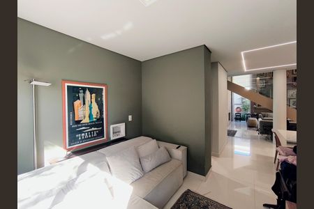 Casa de condomínio para alugar com 270m², 3 quartos e 3 vagasSala de TV
