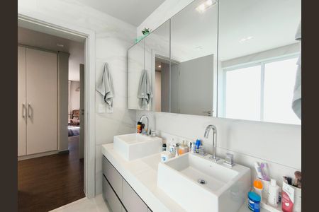 Casa de condomínio para alugar com 270m², 3 quartos e 3 vagasBanheiro da Suíte 1
