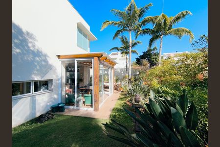 Casa de condomínio para alugar com 270m², 3 quartos e 3 vagasQuintal