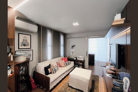 Casa de condomínio para alugar com 270m², 3 quartos e 3 vagasEscritório