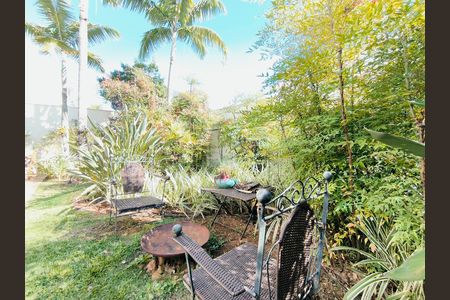 Casa de condomínio para alugar com 270m², 3 quartos e 3 vagasQuintal