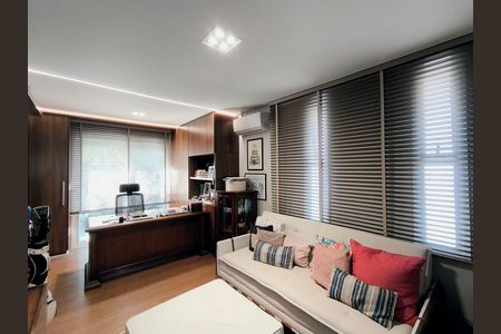 Casa de condomínio para alugar com 270m², 3 quartos e 3 vagasEscritório