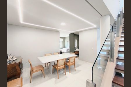 Casa de condomínio para alugar com 270m², 3 quartos e 3 vagasSala de Jantar