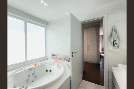 Casa de condomínio para alugar com 270m², 3 quartos e 3 vagasBanheiro da Suíte 1