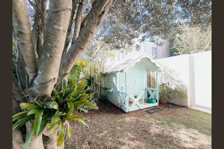 Casa de condomínio para alugar com 270m², 3 quartos e 3 vagasQuintal