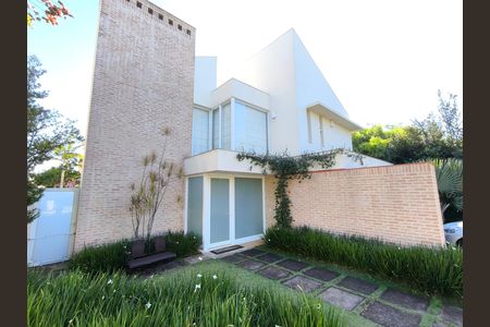 Casa de condomínio para alugar com 270m², 3 quartos e 3 vagasFachada