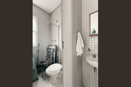 Casa de condomínio para alugar com 270m², 3 quartos e 3 vagasBanheiro de serviço