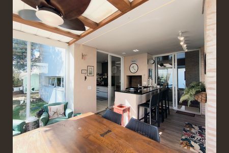 Casa de condomínio para alugar com 270m², 3 quartos e 3 vagasChurrasqueira