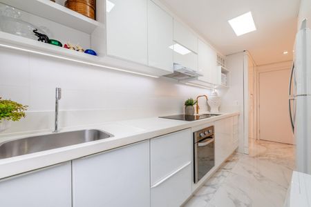 Cozinha de apartamento para alugar com 1 quarto, 56m² em Três Figueiras, Porto Alegre
