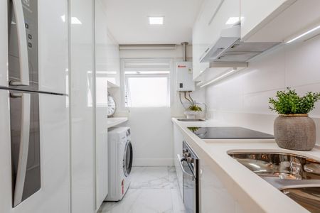 Cozinha de apartamento para alugar com 1 quarto, 56m² em Três Figueiras, Porto Alegre