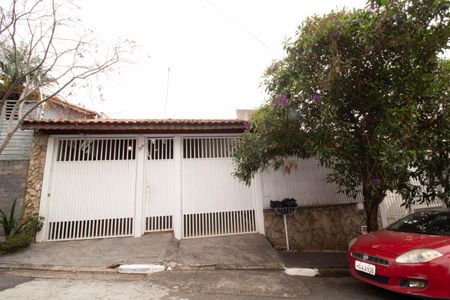 Casa para alugar com 250m², 4 quartos e 3 vagasFachada