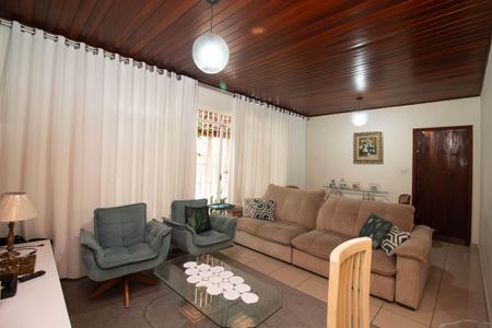 Casa para alugar com 250m², 4 quartos e 3 vagasSala