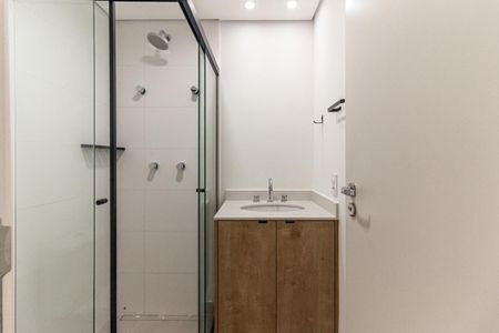 Banheiro de kitnet/studio para alugar com 1 quarto, 28m² em Vila Buarque, São Paulo