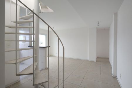 Apartamento à venda com 95m², 2 quartos e 1 vaga Apartamento à venda com 95m², 2 quartos e 1 vagaSala
