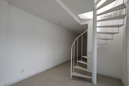 Apartamento à venda com 95m², 2 quartos e 1 vaga Apartamento à venda com 95m², 2 quartos e 1 vagaSala