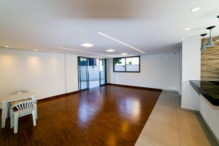 Apartamento à venda com 62m², 2 quartos e 2 vagas Apartamento à venda com 62m², 2 quartos e 2 vagasÁrea comum - Salão de festas