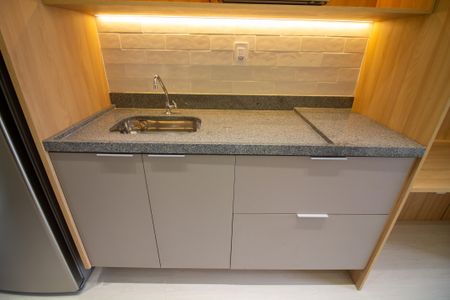 Cozinha de kitnet/studio para alugar com 1 quarto, 27m² em Vila Cordeiro, São Paulo