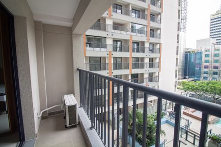 Studio para alugar com 27m², 1 quarto e 1 vaga Studio para alugar com 27m², 1 quarto e 1 vagaVaranda