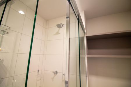 Banheiro de kitnet/studio para alugar com 1 quarto, 27m² em Vila Cordeiro, São Paulo